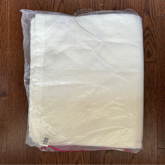 Vintage Granada Double/Queen Cream Blanket by Esmond w/ Permanap Finish Canada - Picture 5 of 6